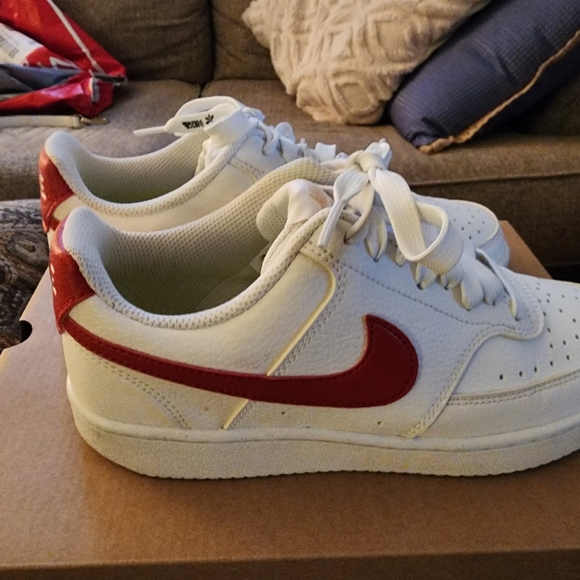 Nike Court - Picture 3 of 3